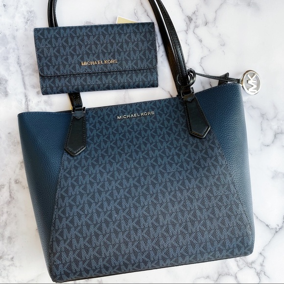 Michael Kors tote wallet blue ‼️SALE‼️‼️ - Picture 4 of 8